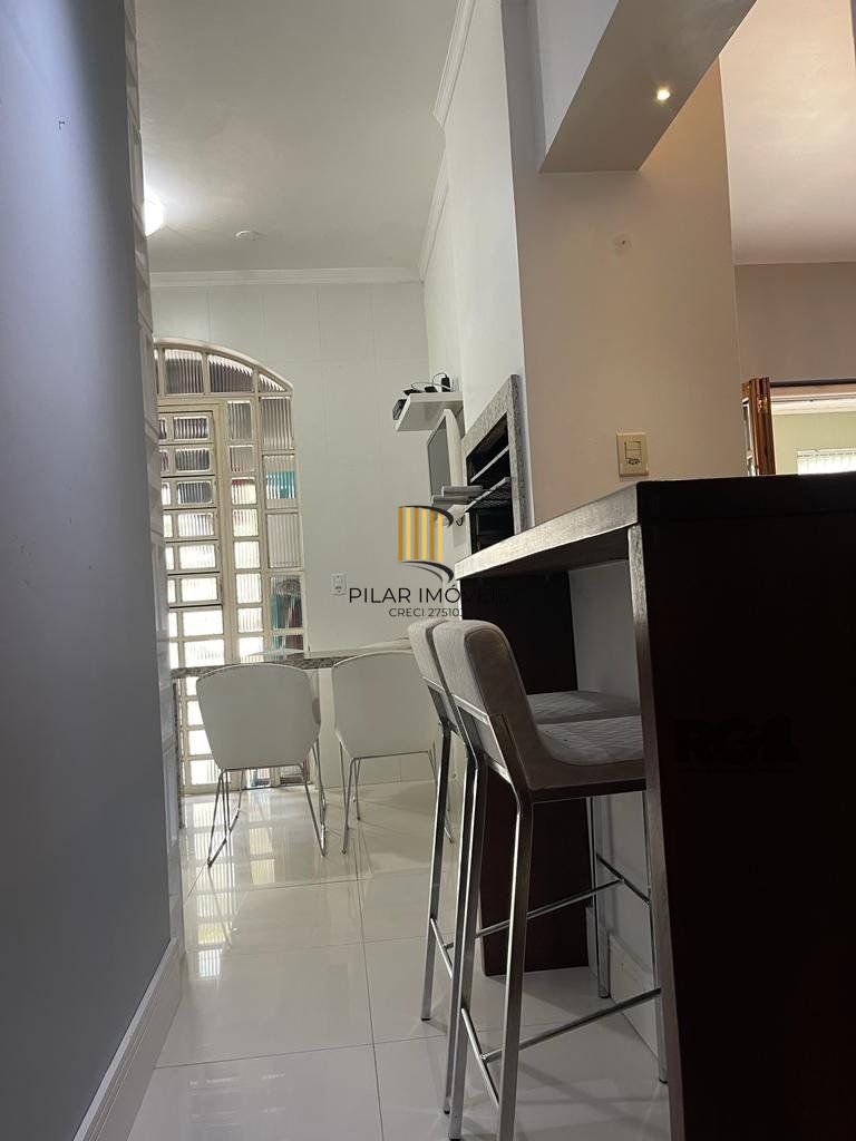 Casa 5 dormitórios no bairro Nonoai