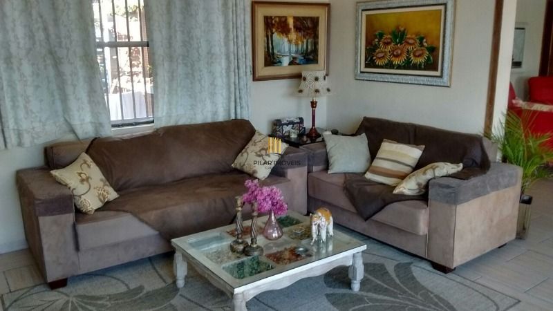 Casa para Venda - 200m², 3 dormitórios, 2 vagas - Centro