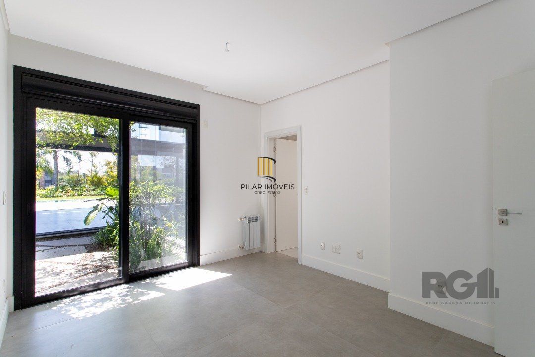 A Casa Le Mans, uma residência térrea de esquina com 389,48m2 de área coberta