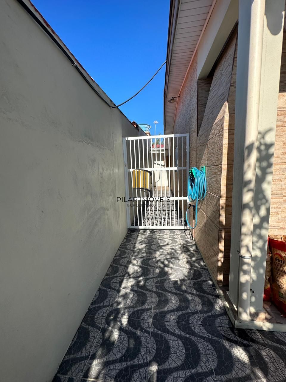 CASA REFORMADA , 4 DORMITORIOS , CHURRASQUEIRA , DESOCUPADA