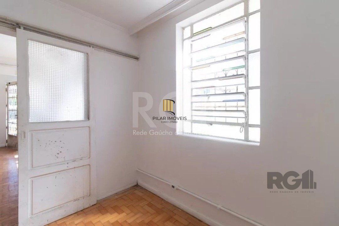 Casa para Venda - 200m², 5 dormitórios, 2 vagas - Azenha
