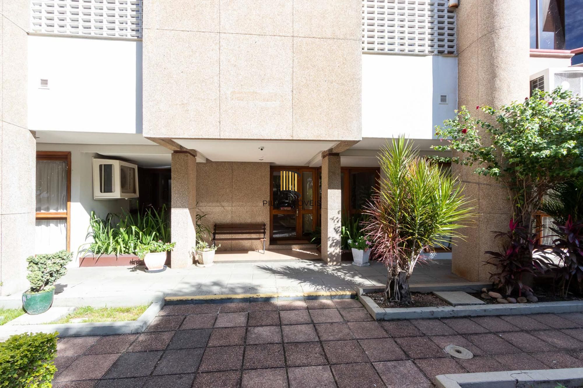 Cobertura com 137m², no Bairro Cristal, de 2 dormitórios, sento uma suíte, ampla sacada, churrasqueira, vista panorâmica, vaga coberta.