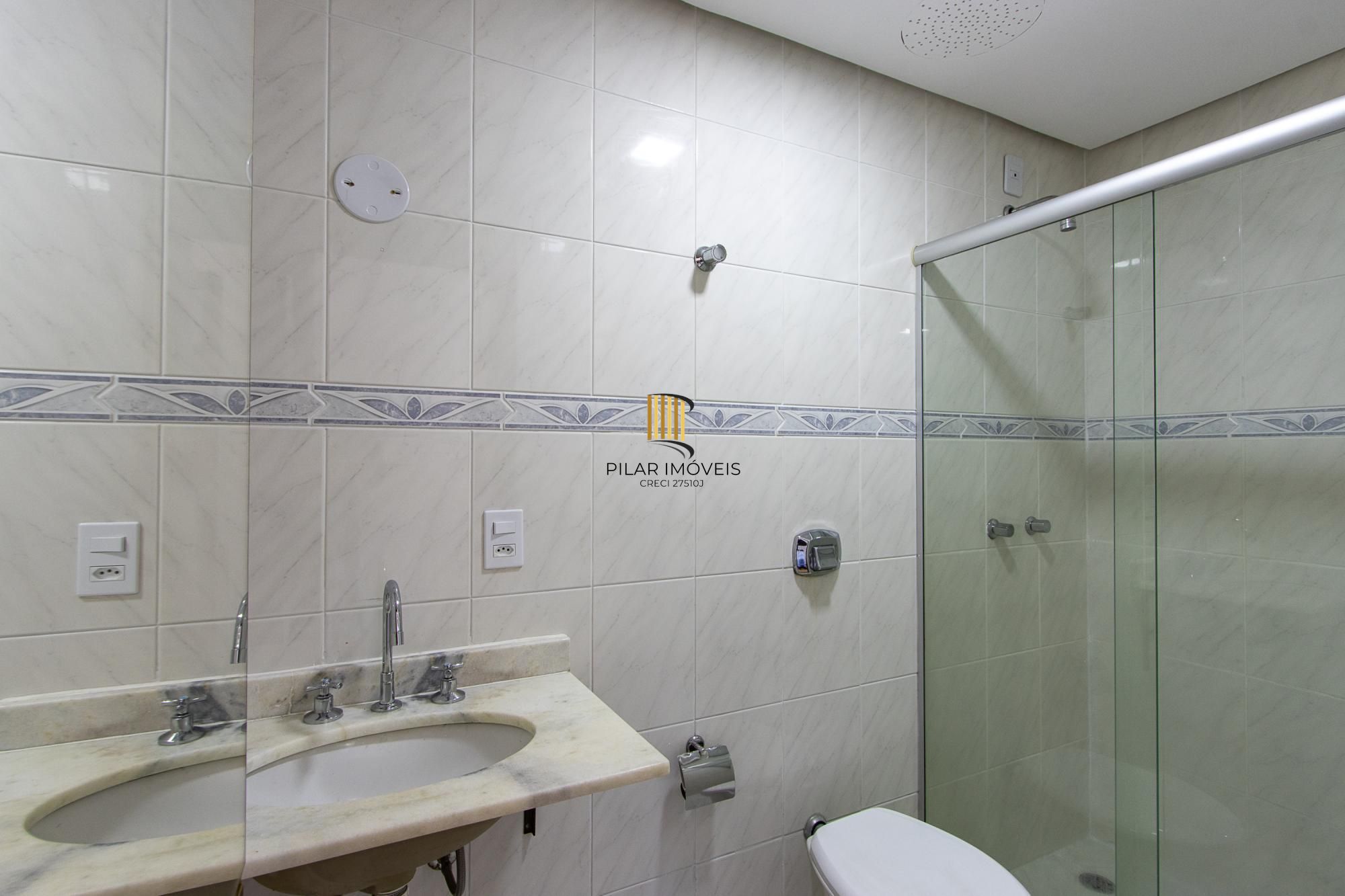 Apartamento de 2 dormitórios, 1 suíte e 2 vagas de garagem no bairro Tristeza.