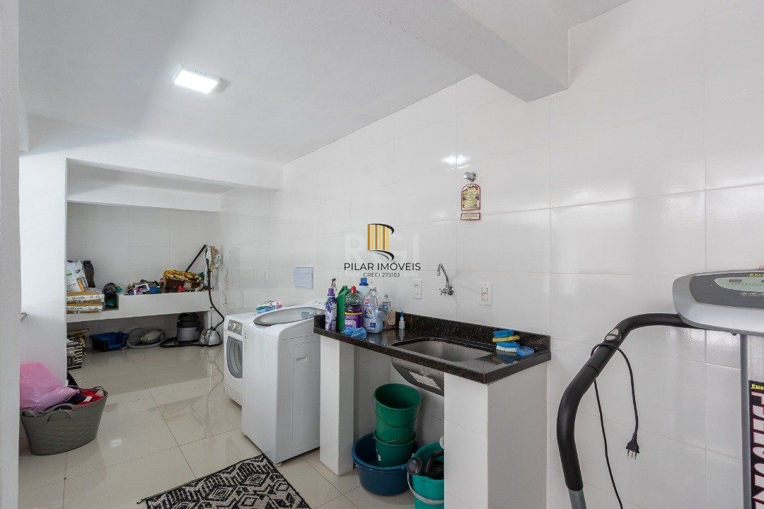 Casa para Venda - 420m², 3 dormitórios, sendo 3 suites, 8 vagas - Ipanema