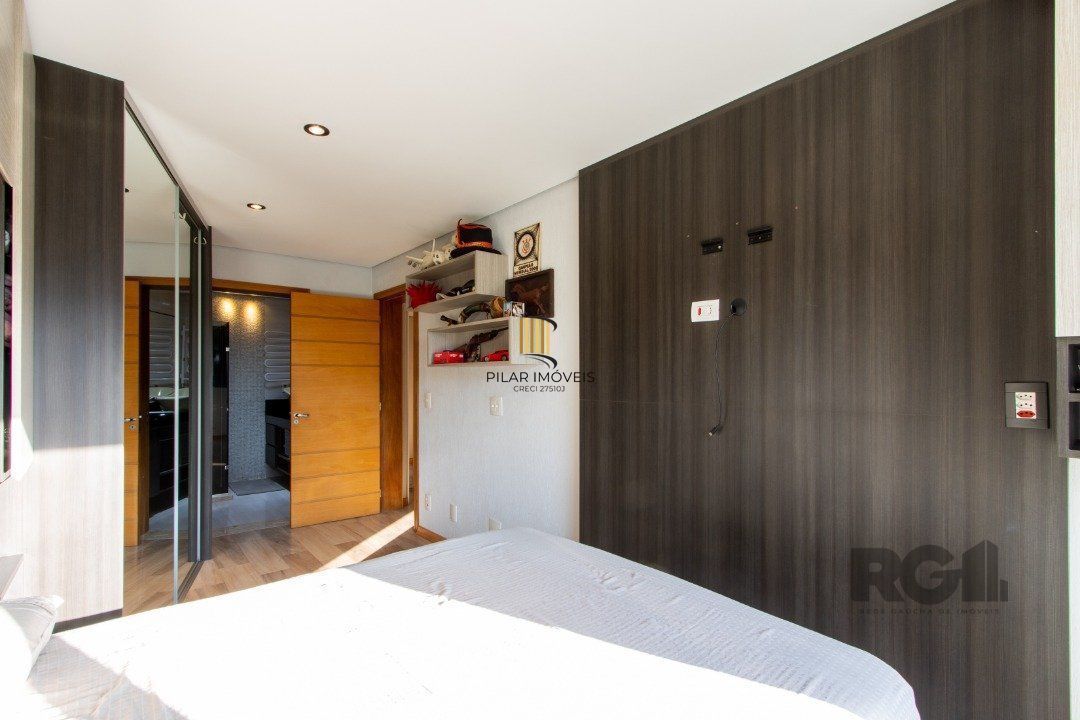 Casa com 5 suites com area privativa 714,00