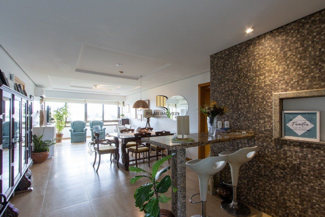 Apartamento possui 3 dormitórios, sendo 1 suíte, semi-mobiliado, com 107,27m² de área privativa, living para 2 ambientes, espaço gourmet com churrasqueira, cozinha com área de serviço; 2 vagas simples de garagem