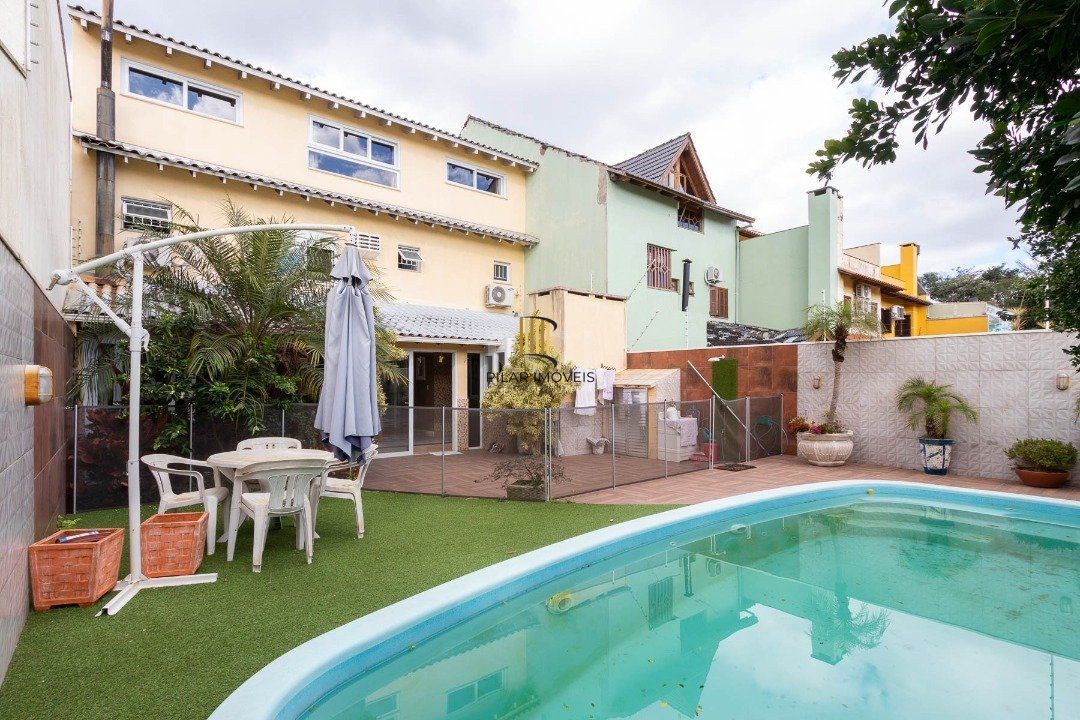 Casa para Venda - 342m², 3 dormitórios, sendo 2 suites, 2 vagas - Espírito Santo