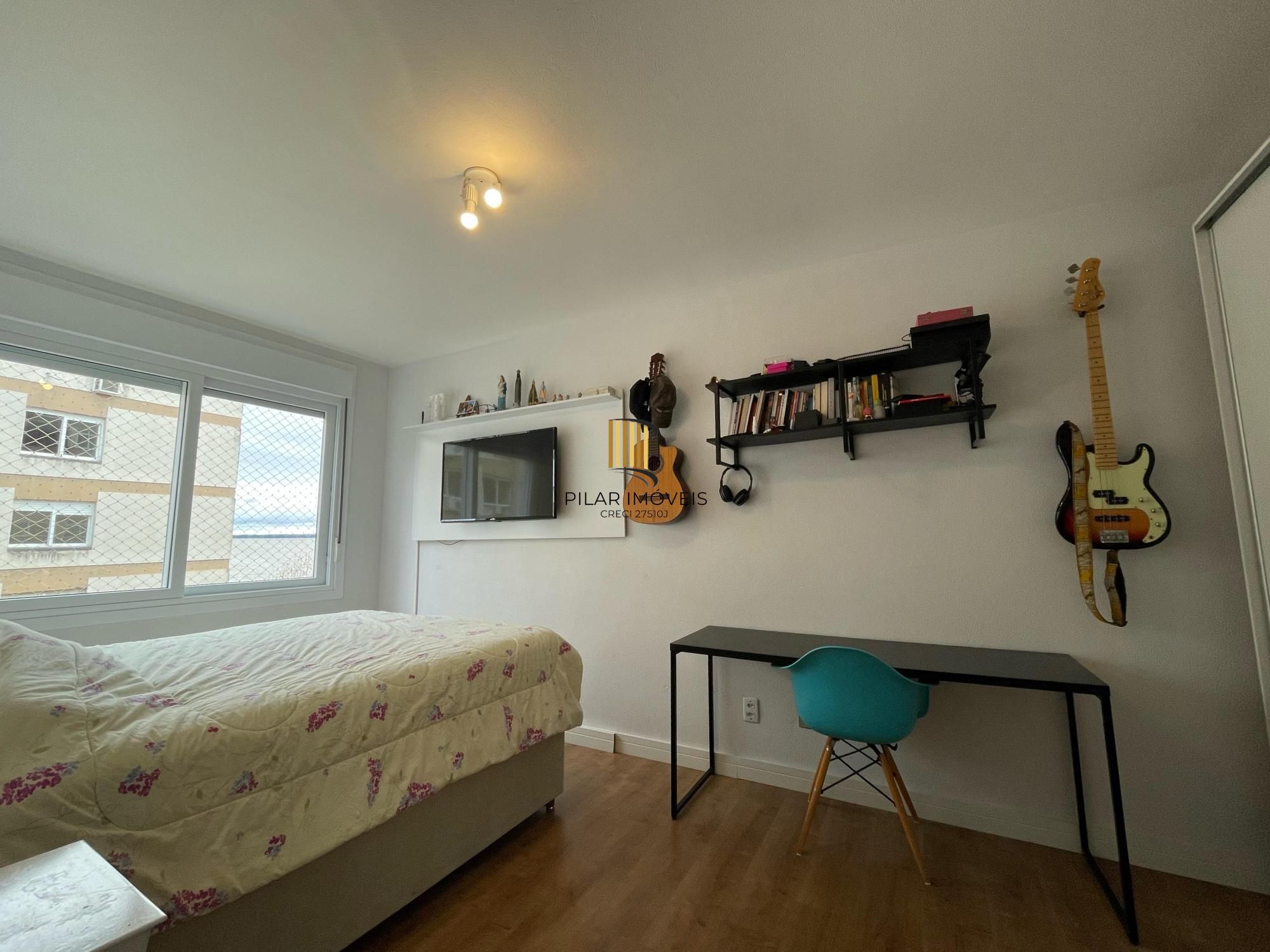 Apartamento com linda vista definida para o Rio Guaíba ? amplo, arejado e com sol da tarde!