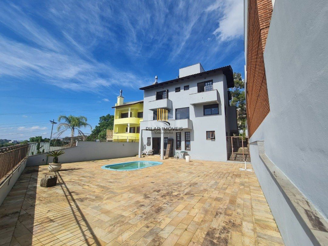 Casa para Venda - 464m², 5 dormitórios, sendo 4 suites, 4 vagas - Nonoai