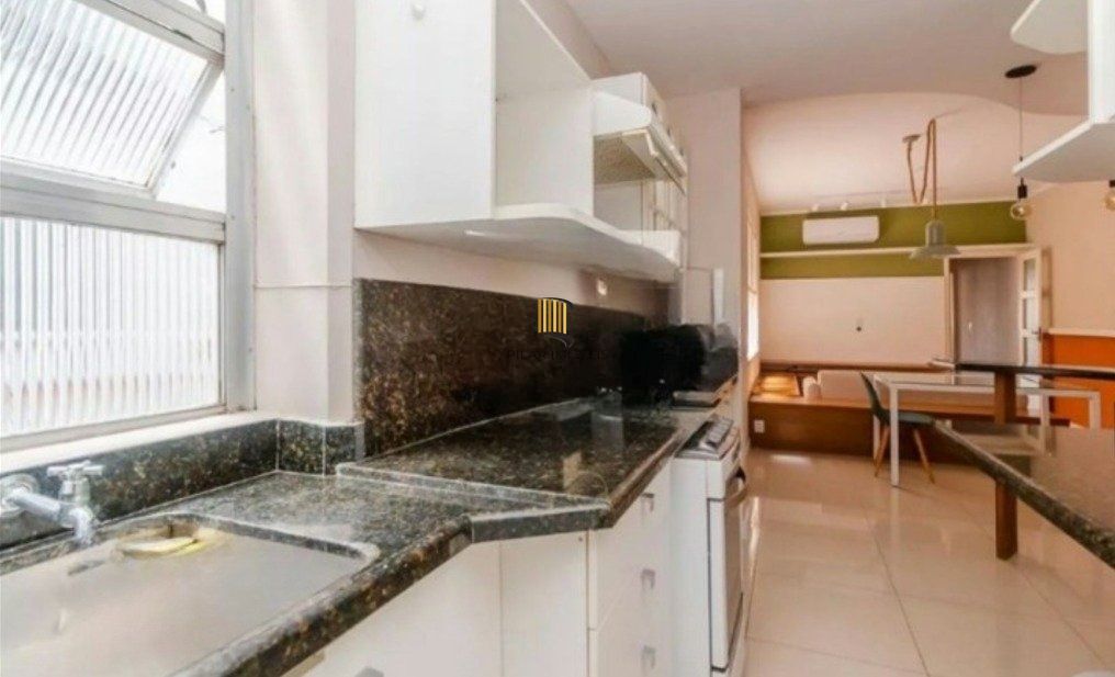 Apartamento mobiliado de 2 dormitórios ao lado da Redenção