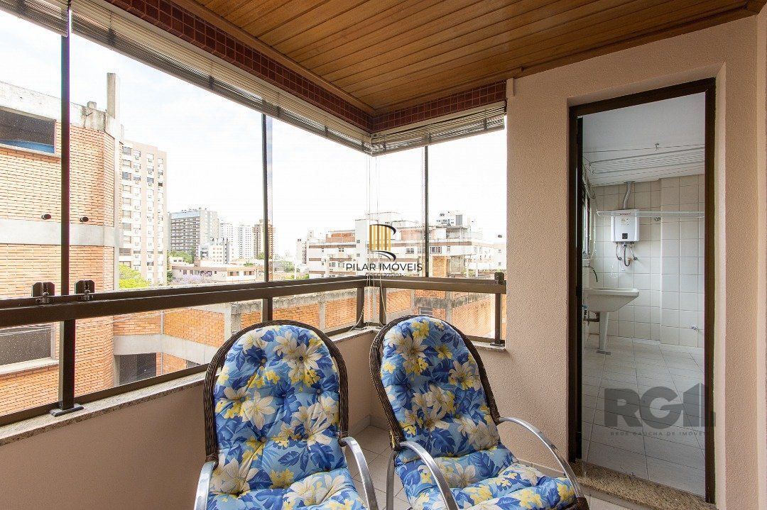 Apartamento 3 quartos, 1 suite, dependência, sacada com churrasqueira, 2 vagas - Bairro Menino Deus