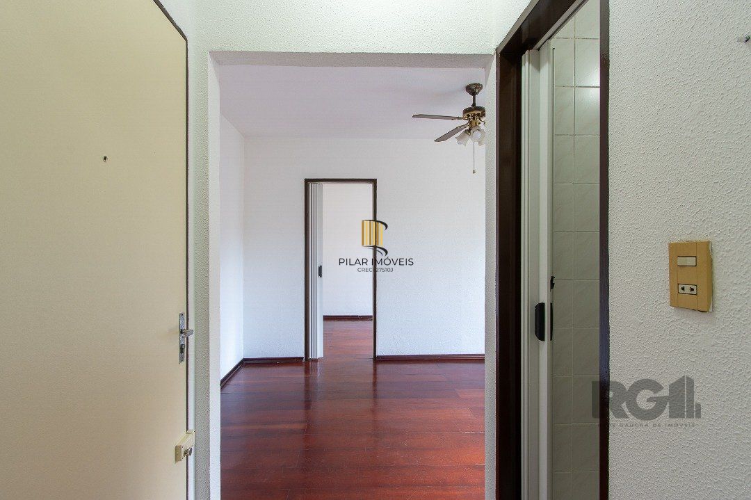Excelente apartamento no bairro Cristal com 1 dormitório, living, banheiro e cozinha.
