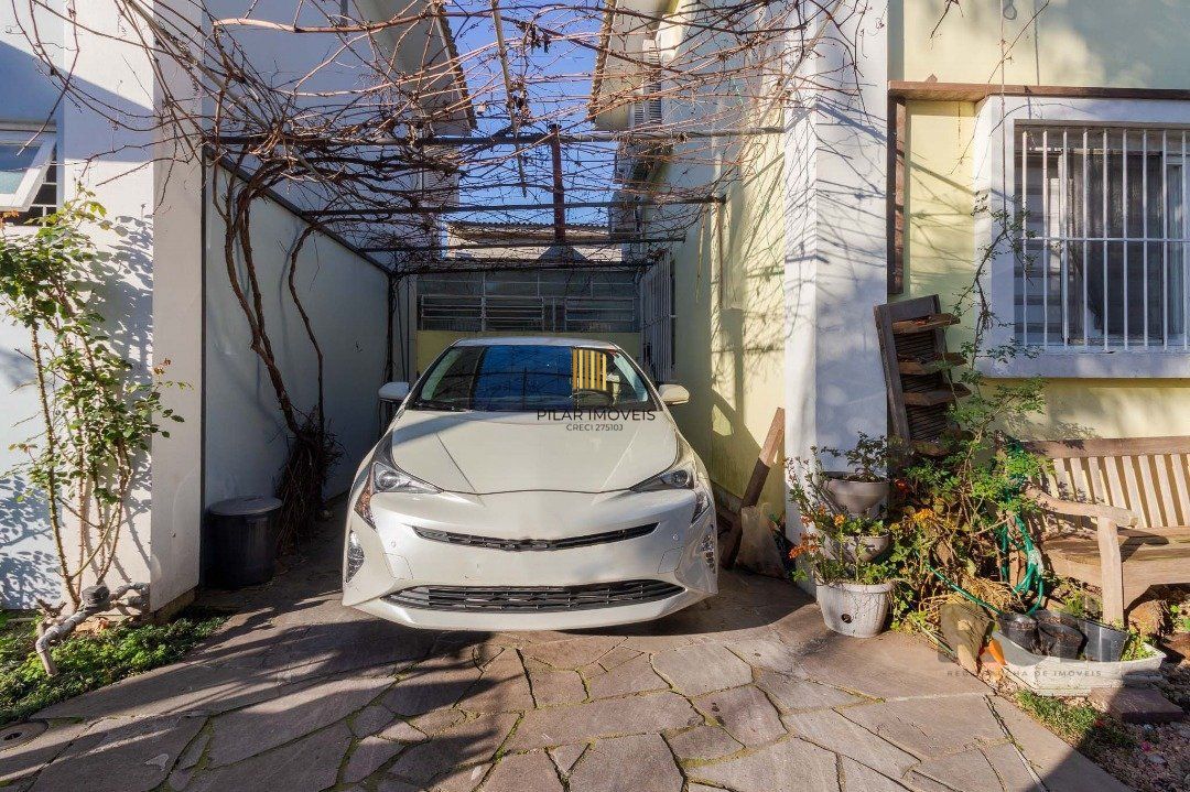 Casa em condomínio, 3 quartos, 1 suite, lareira, churrasqueira, 1 vaga - Bairro Tristeza