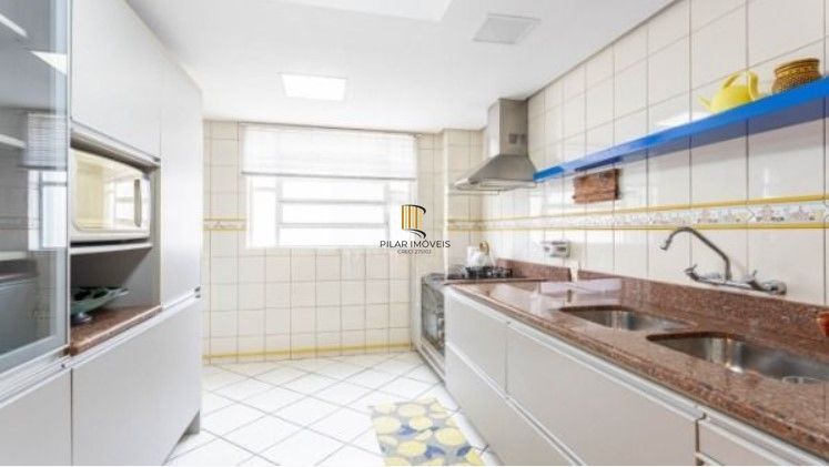 Apartamento amplo e bem localizado no Menino Deus!!
