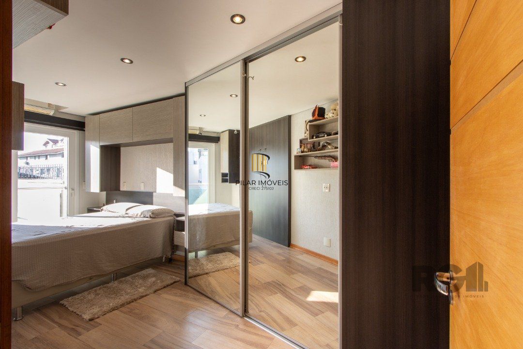 Casa com 5 suites com area privativa 714,00