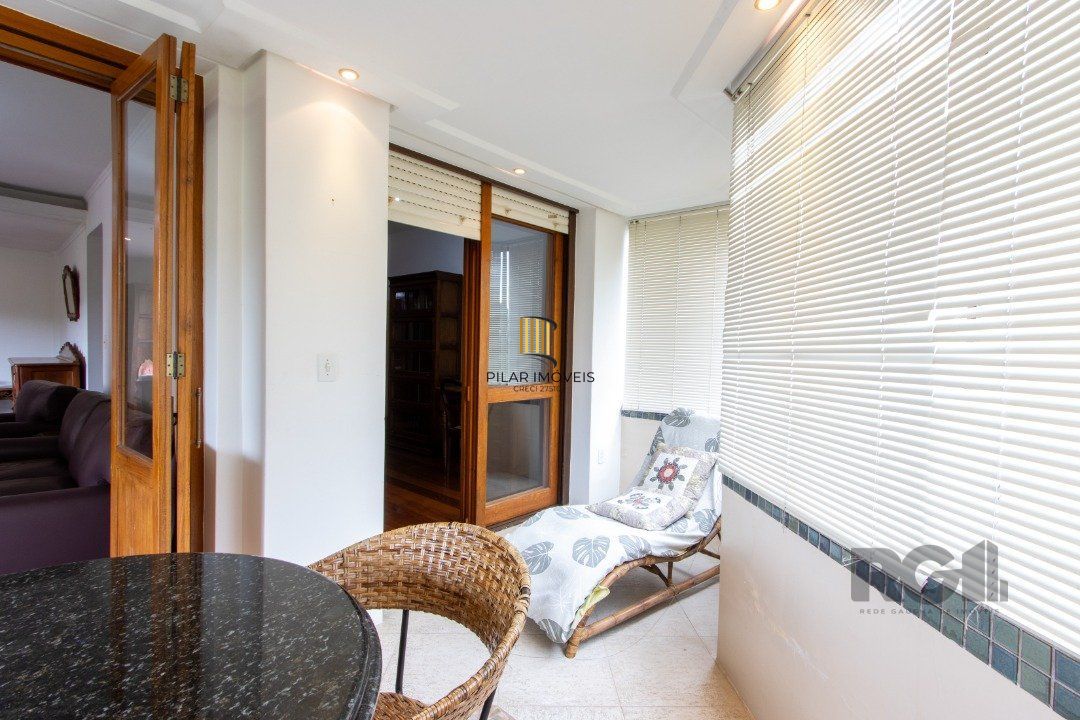 Apartamento semi mobiliado de 3 quartos com suíte no bairro Tristeza junto ao Colégio Mãe de Deus