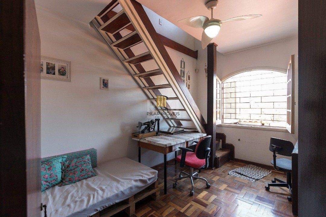 Casa para Venda - 320m², 5 dormitórios, sendo 2 suites, 3 vagas - Tristeza