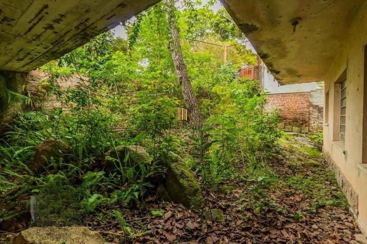 Casa com 5 dormitórios e 3 vagas no bairro Assunção