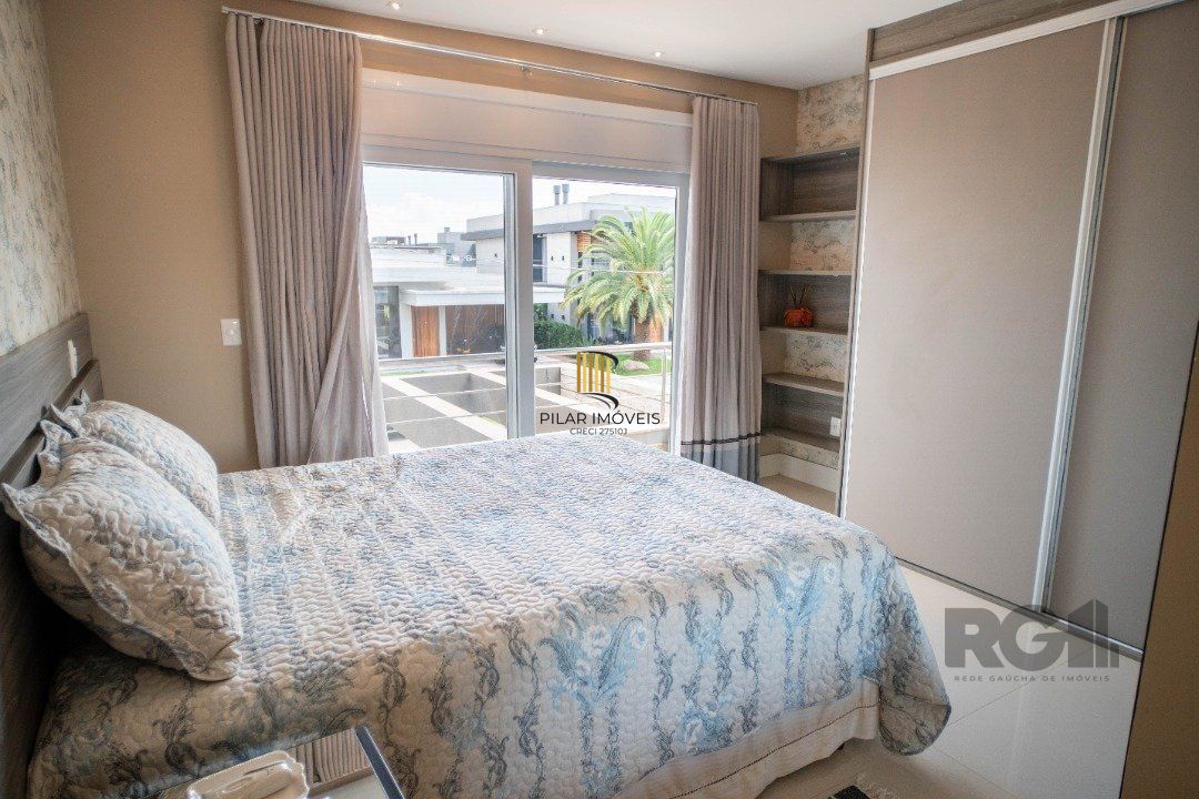 Oportunidade Única! Casa em Condomínio à Beira do Lago com 4 Suítes, sendo uma Térrea e uma Suíte Master Espetacular!