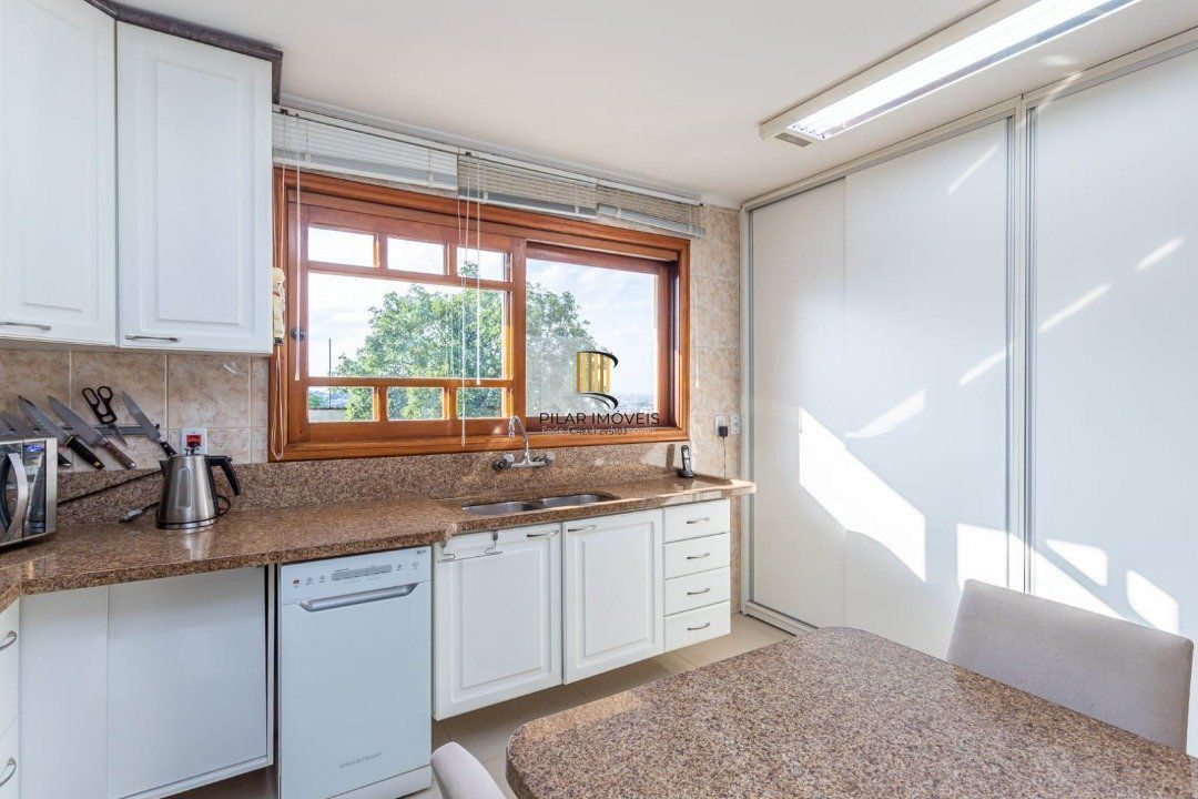 Casa 3 dormitórios no bairro Teresópolis
