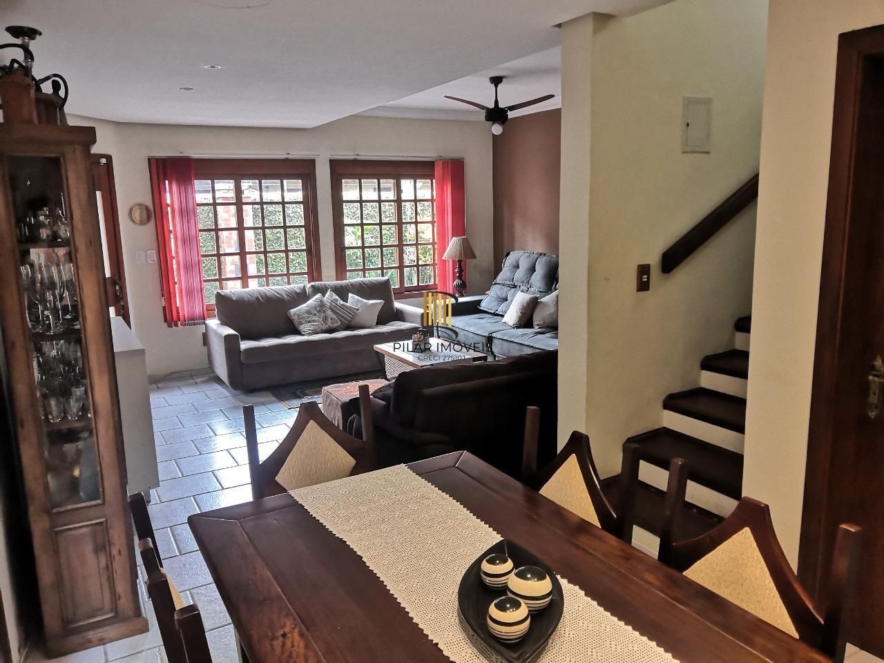 Casa de Condomínio com 3 dormitórios e 2 vagas em Ipanema