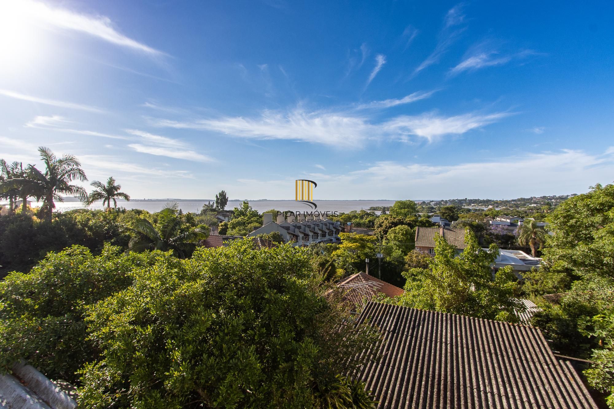 **Casa de 05 dormitórios, 03 suítes, 06 Banheiros, com 315,10m² privativos na Vila Conceição, Porto Alegre, RS**