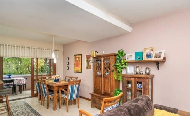 Casa com 3 dormitórios, no bairro Ipanema, zona sul de Porto Alegre, RS.
