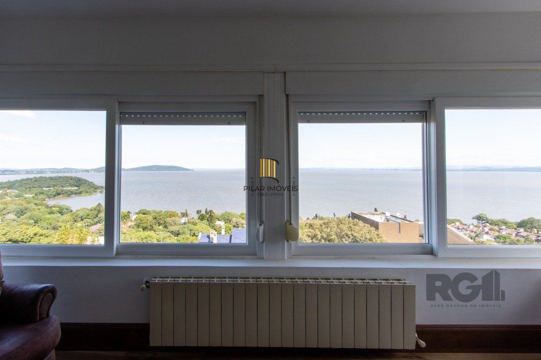 Casa deslumbrante vista do Guaiba, 3 dormitórios, sendo 1 suite master com closet e banheira de hidro com vista para o rio