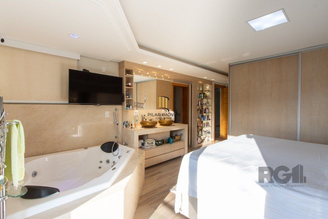 Casa com 5 suites com area privativa 714,00