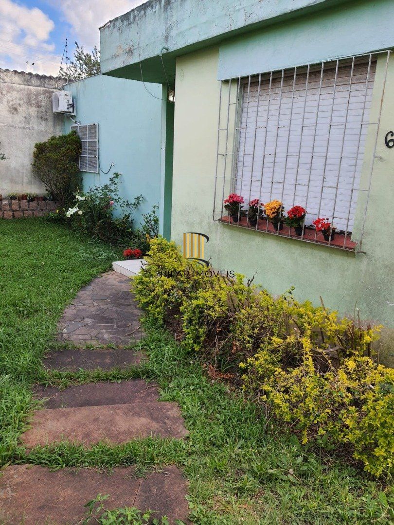 Casa térrea, 3 quartos, amplo pátio - Bairro Santa Tereza