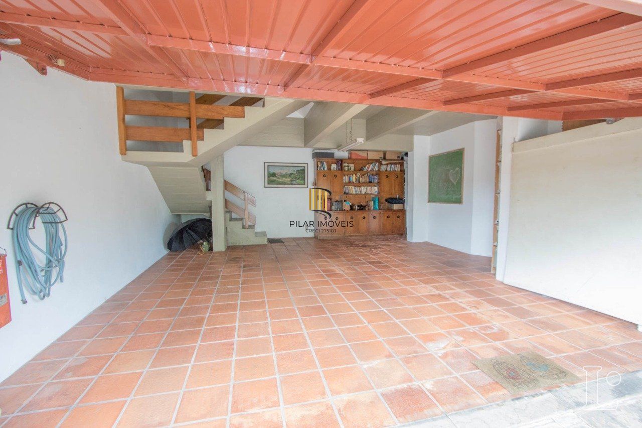 Casa para Venda - 416.89m², 4 dormitórios, sendo 1 suites, 5 vagas - Tristeza
