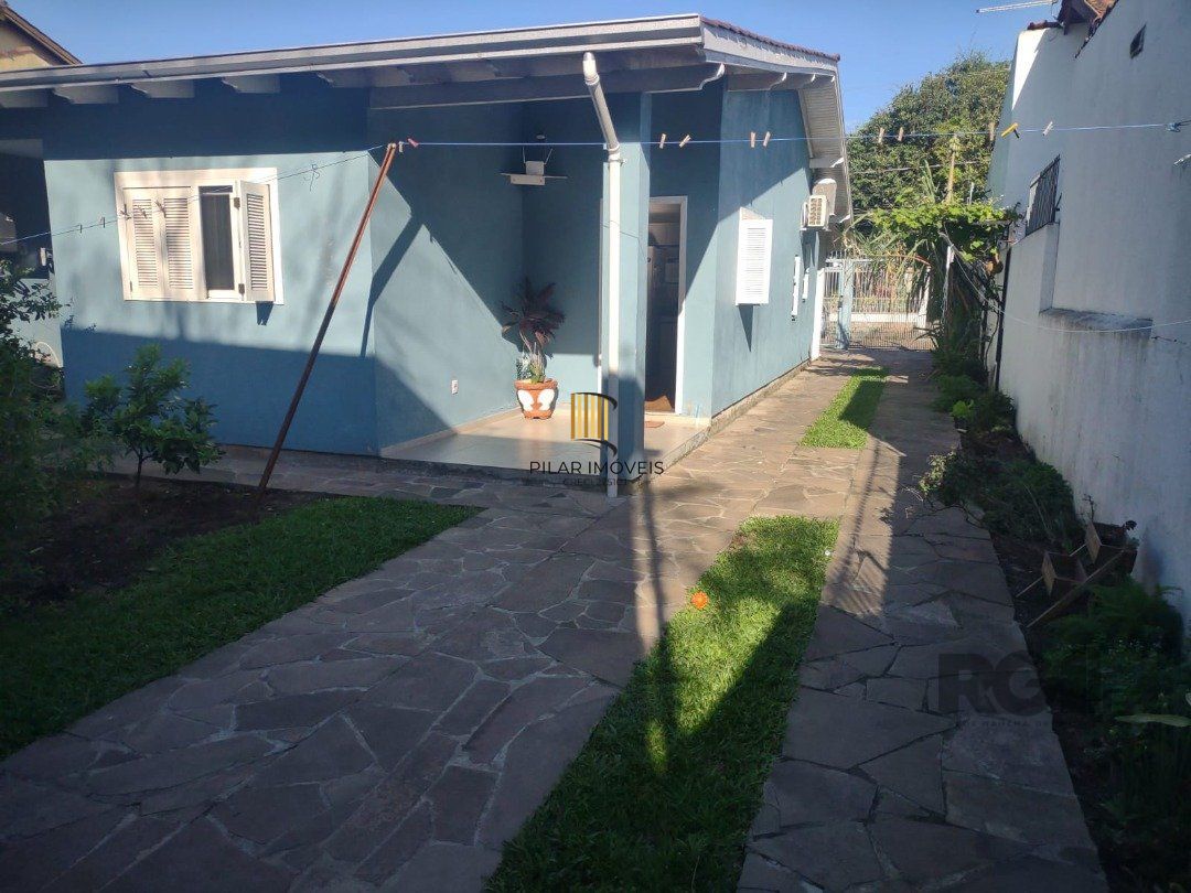 Casa com 250m²,  2 quartos, 1 suite, edícula, no bairro Nonoai
