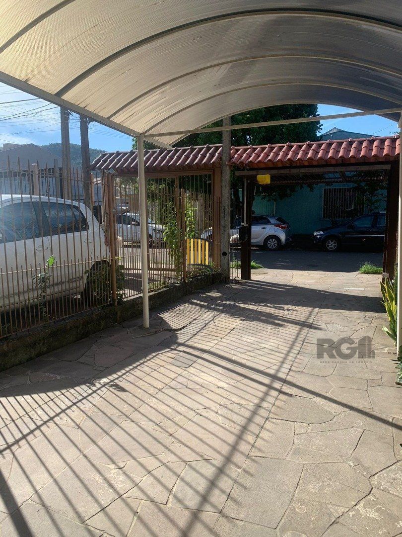 Casa 3 dormitórios no bairro Hípica