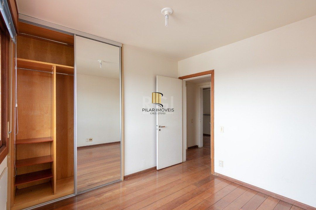 Cobertura para Venda - 302m², 4 dormitórios, sendo 1 suites, 3 vagas - Menino Deus