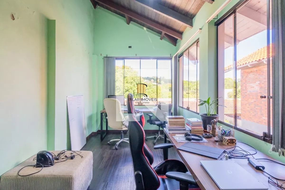 Casa á venda com 3 dormitórios no bairro Ipanema em Porto Alegre