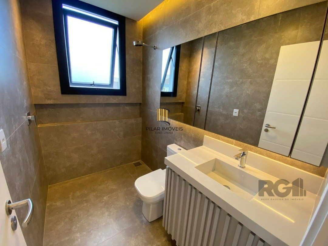 Sobrado Novo em Condomínio Fechado com 4 suítes e 238m² privativos