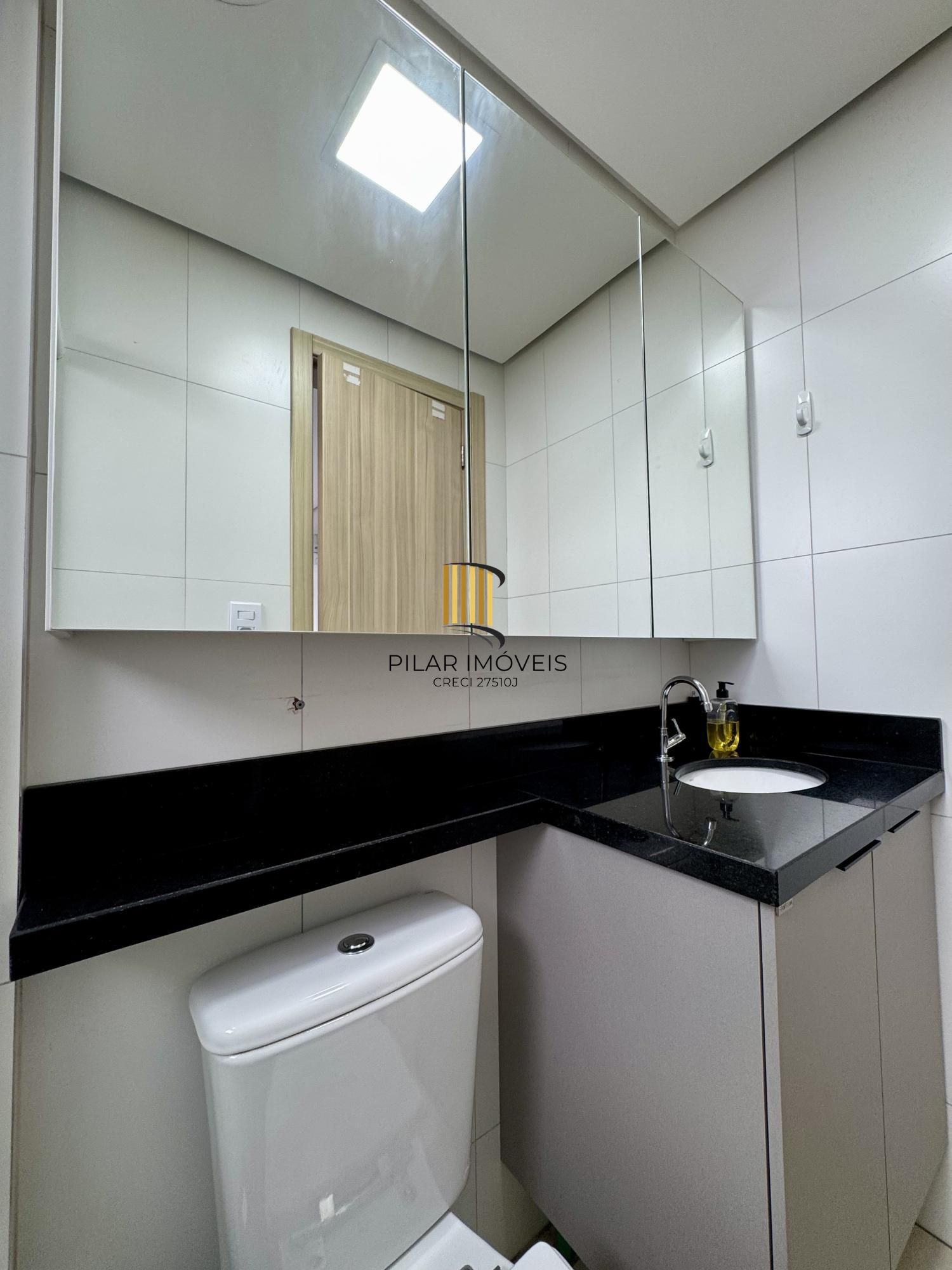 Apartamento de 2 dormitórios, 1 suíte e 1 vaga, em Canoas.