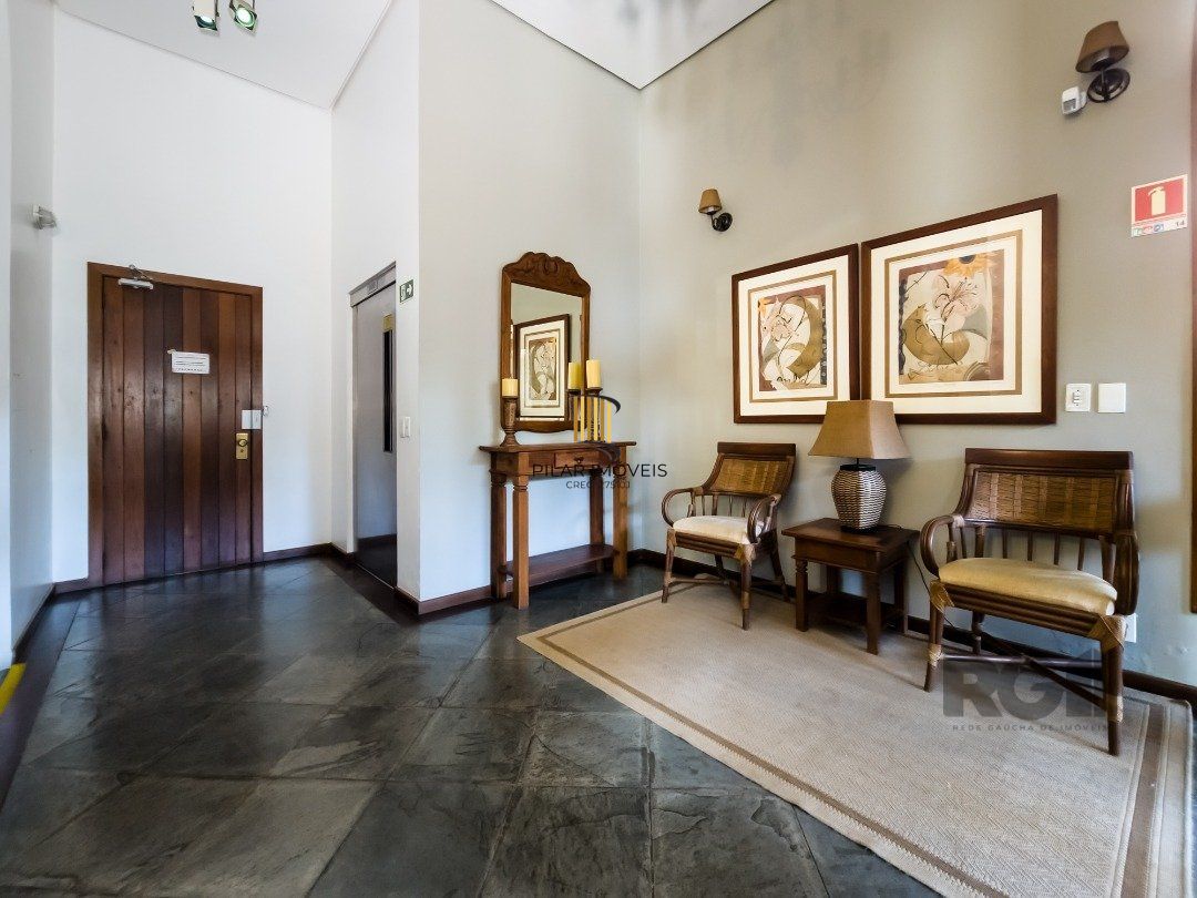 Cobertura com 222m² privativos, 3 quartos, 1 suite, lareira, piscina, 2 vagas no Bairro Rio Branco