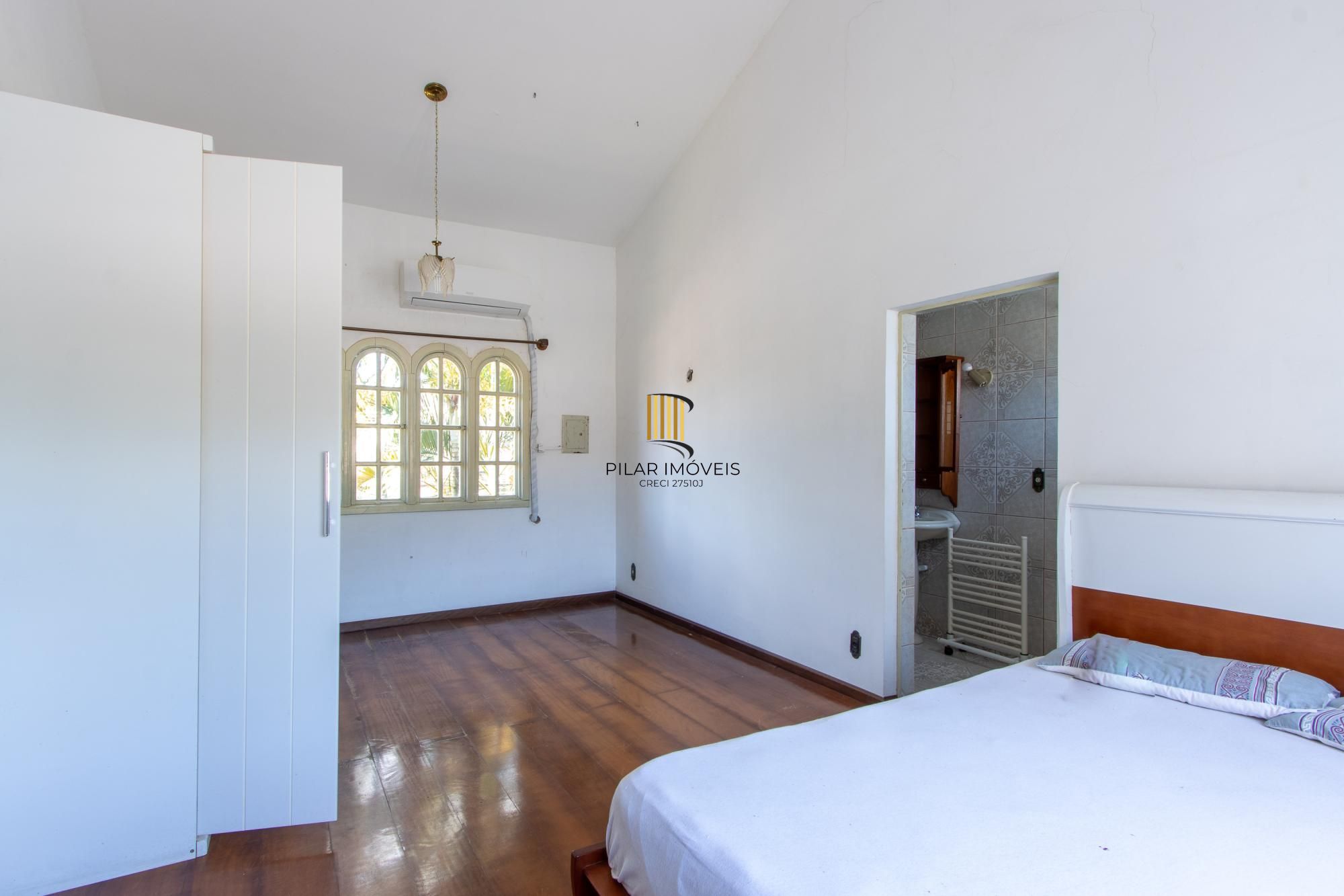 Casa Residencial à Venda no Bairro Guarujá, Porto Alegre, RS