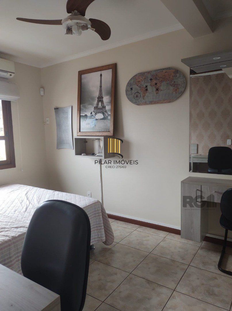 Linda Casa de Três Pavimentos, Finamente Decorada, Pronta para Morar!