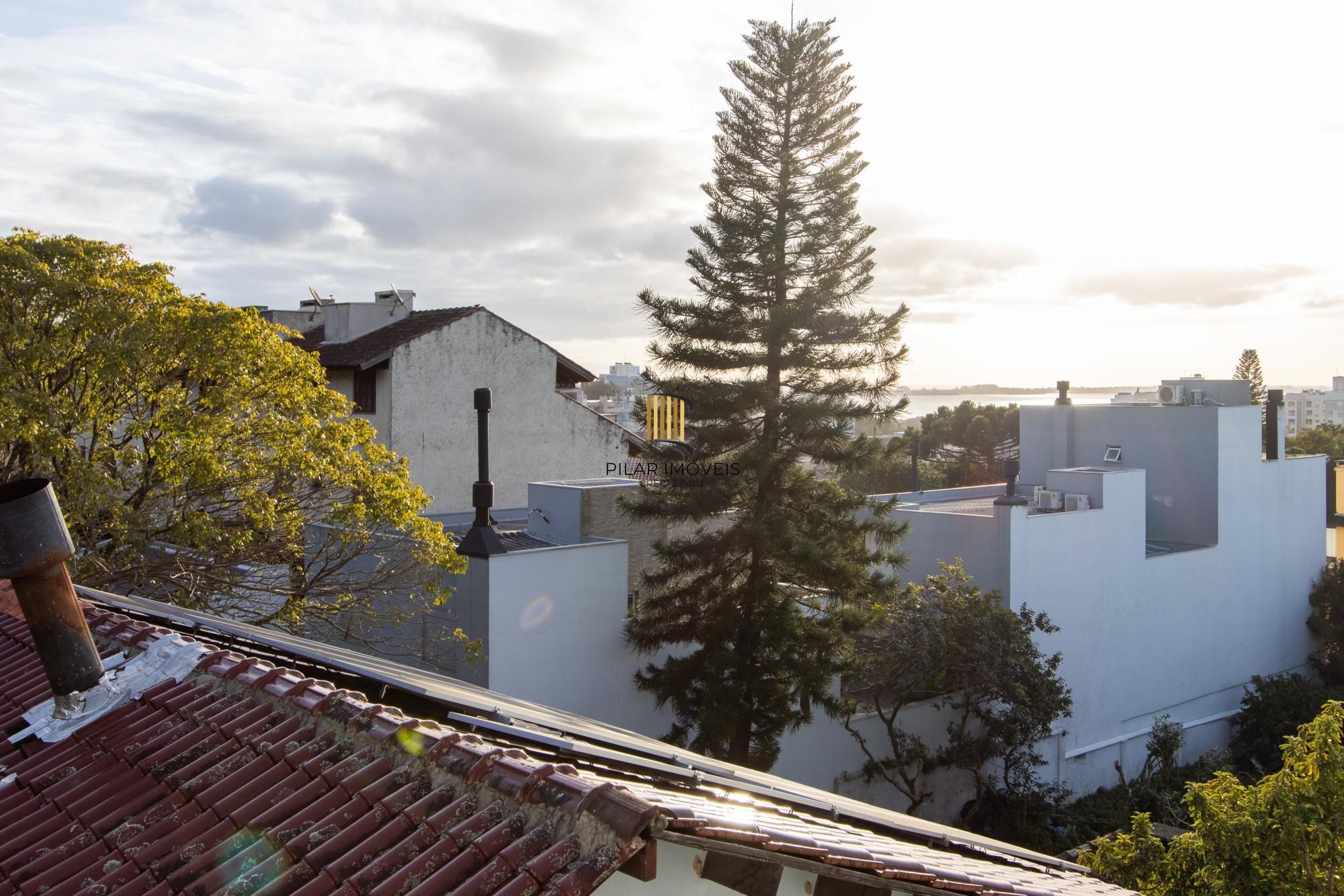 Oportunidade - Casa  Confortável de 3 Dormitórios na Zona Sul de Porto Alegre.