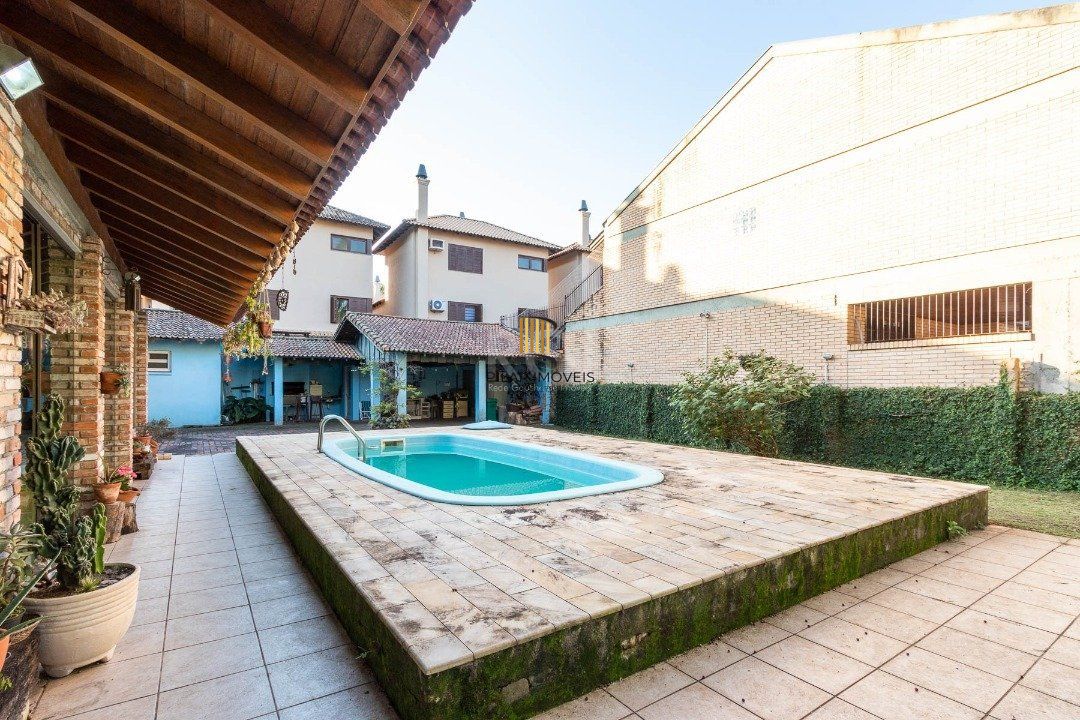 Casa para Venda - 292.21m², 4 dormitórios, sendo 2 suites, 3 vagas - Tristeza