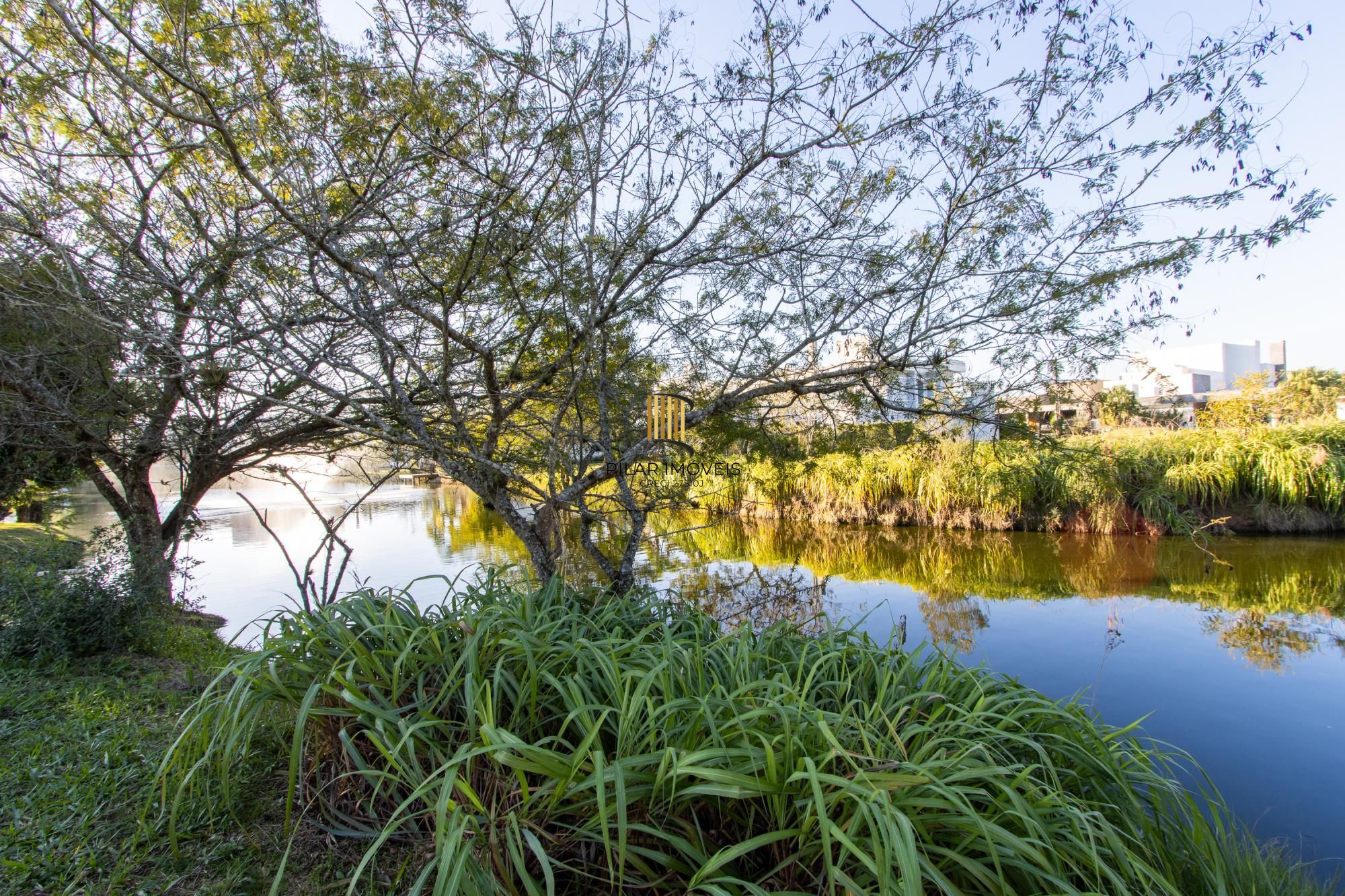 Linda Casa de 5 suítes com fundos Lago no TerraVille