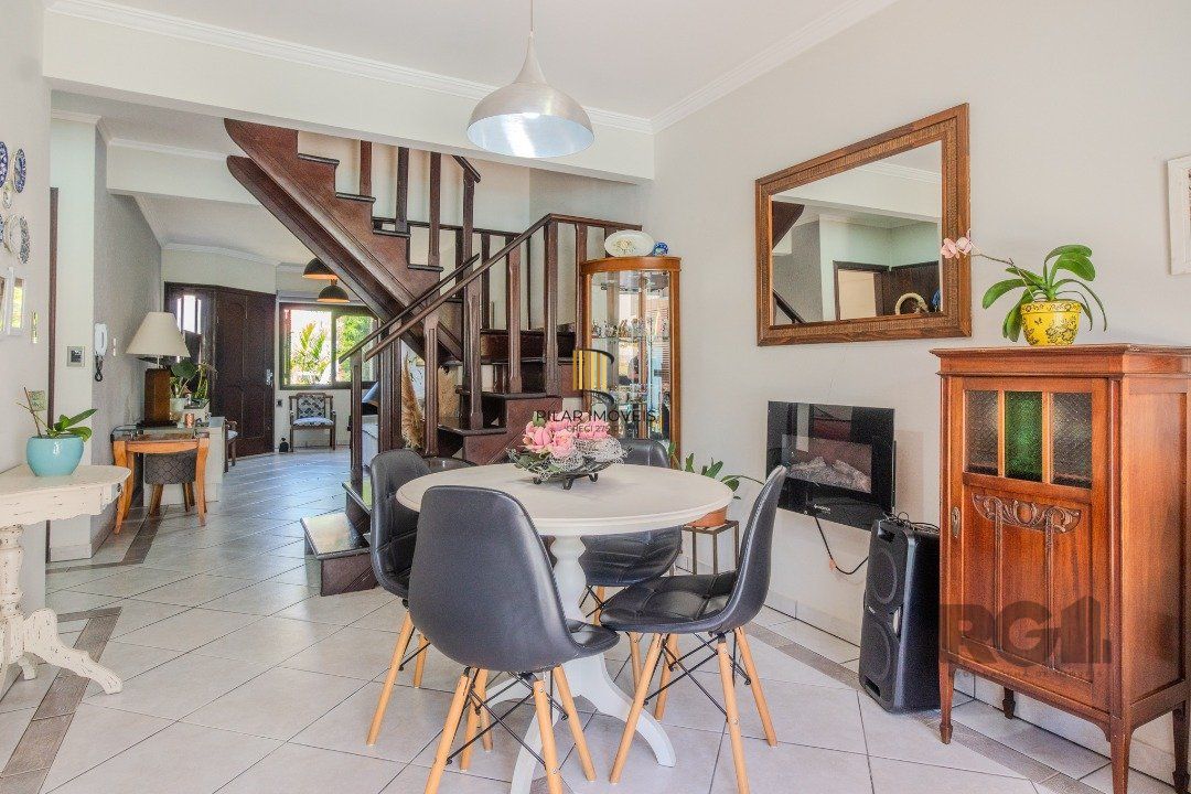 Casa 3 dormitórios no bairro Hípica
