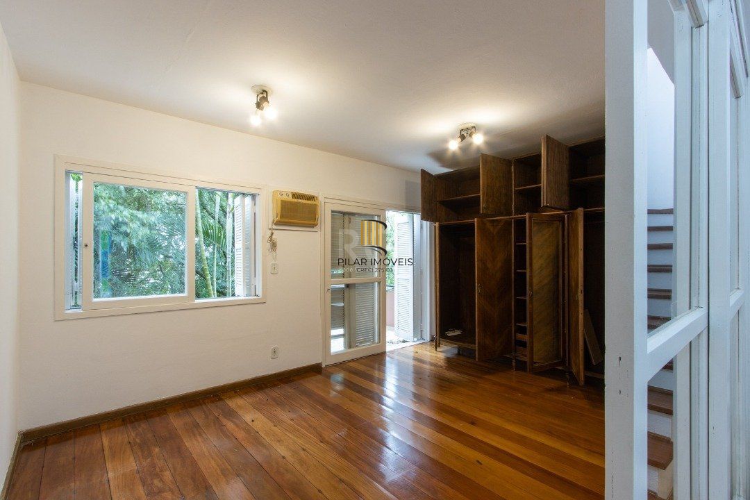 Sobrado com 300m² à venda, 3 quartos, 1 suite, 2 vagas - Bairro Espírito Santo