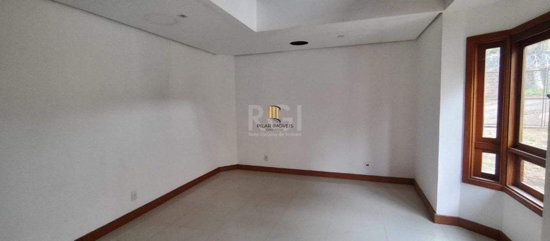 Casa para Venda com 3 dormitórios, sendo 1 suites e 2 vagas no bairro Tristeza
