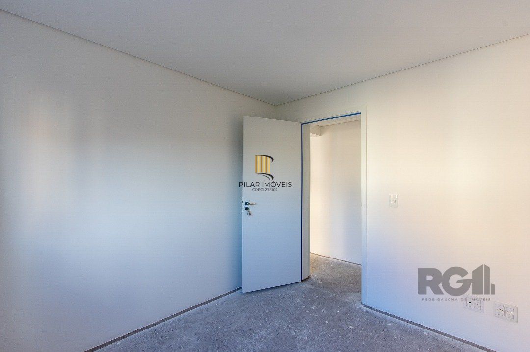 Cobertura para Venda - 214.34m², 3 dormitórios, sendo 3 suites, 2 vagas - Tristeza