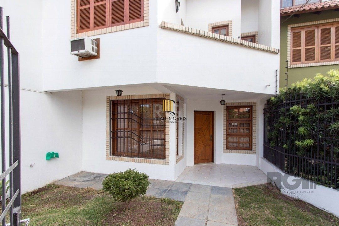 Casa 3 dormitórios no bairro Serraria