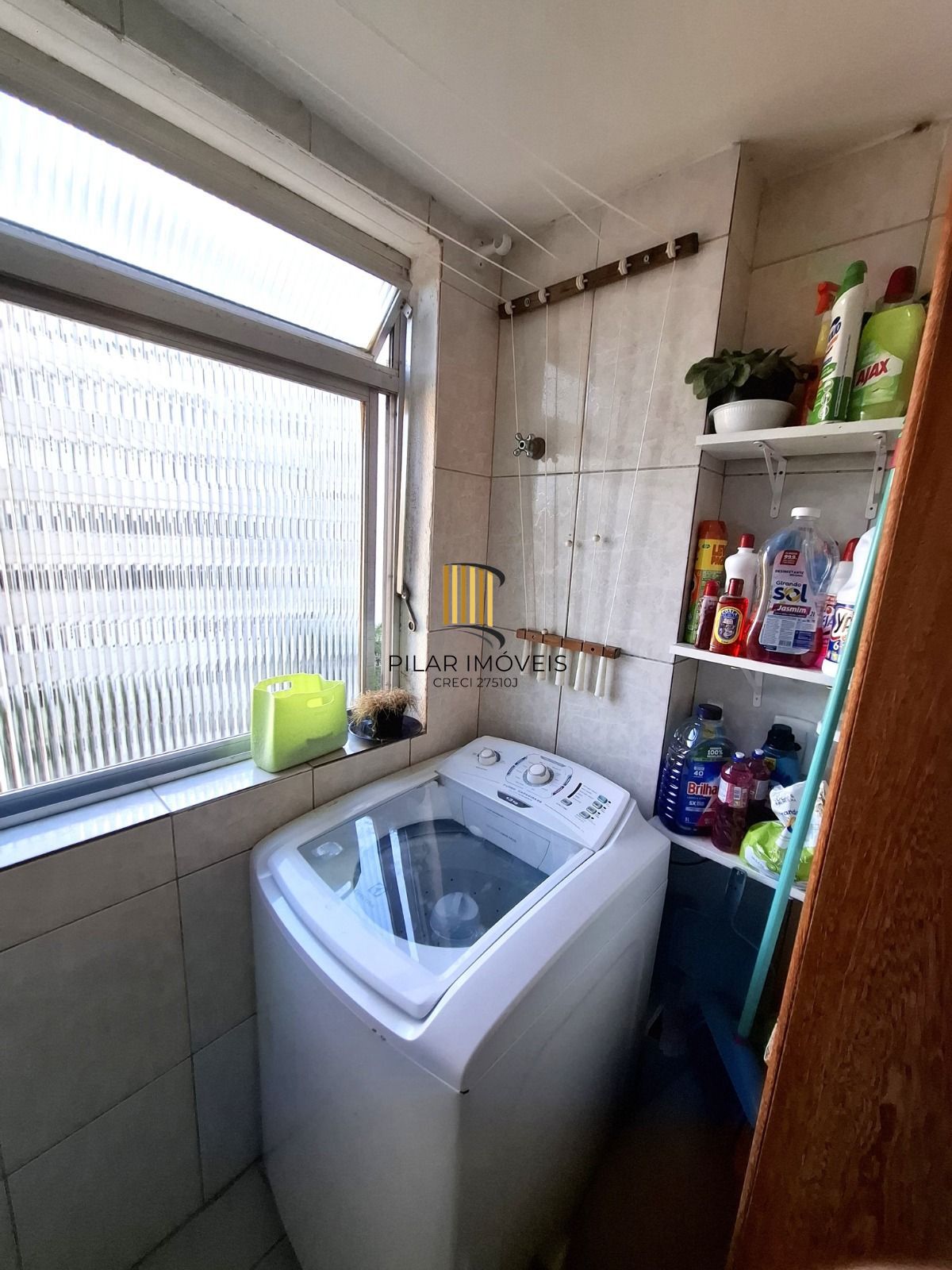 Apartamento de 2 dormitórios, 1 banheiro no bairro Trsiteza.