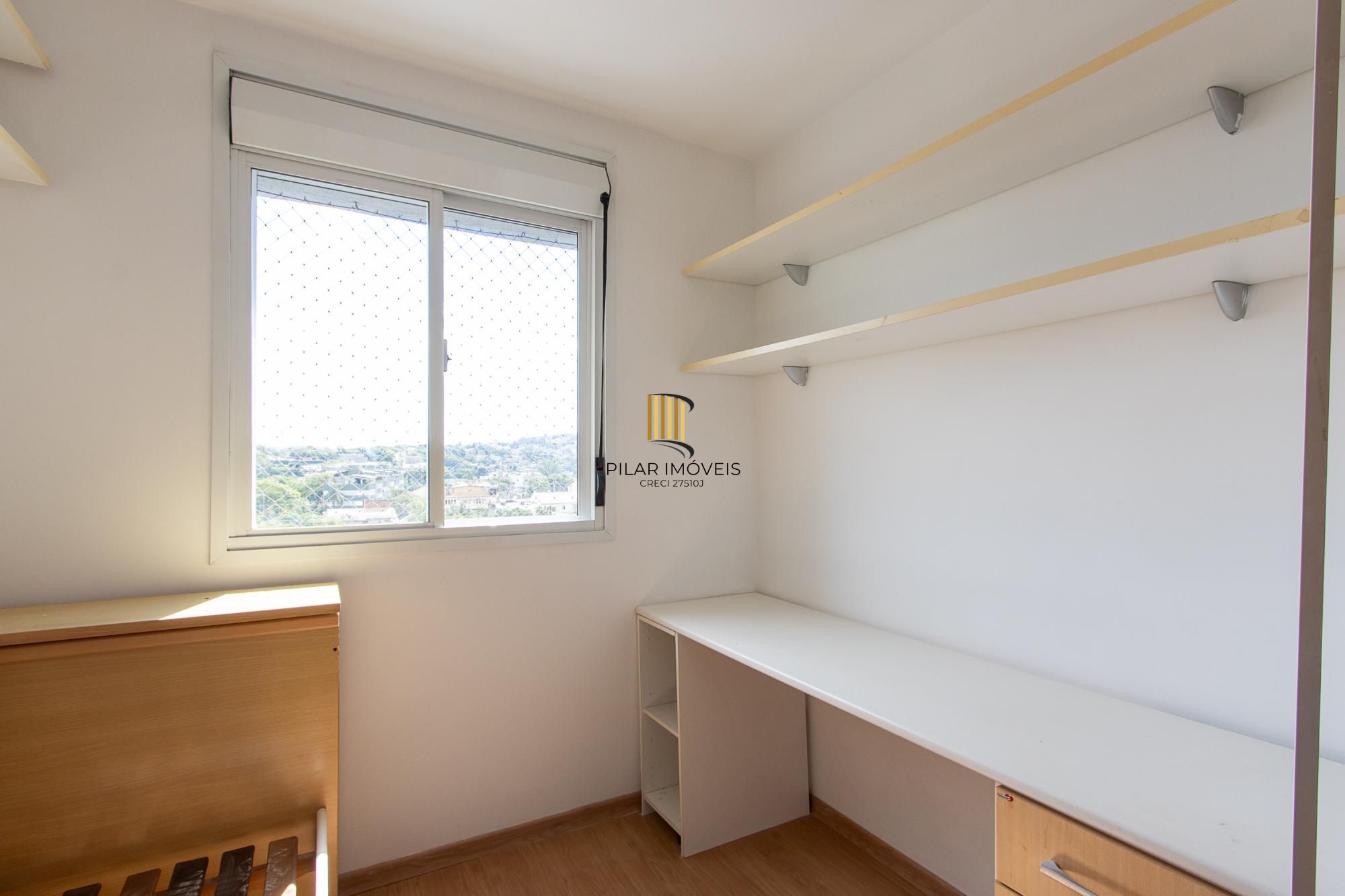 Apartamento de 3 dormitórios, 1 banheiro e uma vaga de garagem.